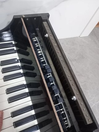 Mini piano original.
