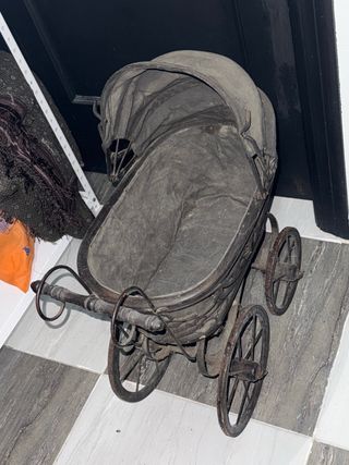 Cochecito de bebé antiguo