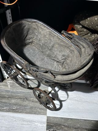 Cochecito de bebé antiguo