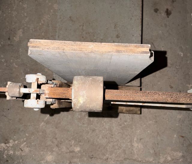 Báscula romana industrial antigua