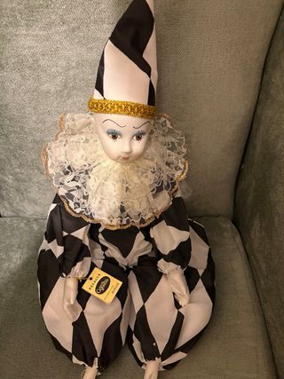 Muñeca de colección vestida de novia