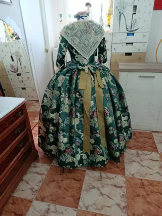 Traje de Fallera seda natural nuevo