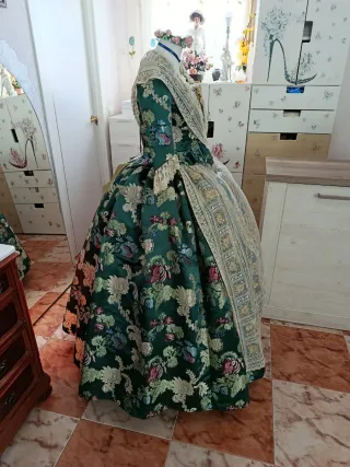 Traje de Fallera seda natural nuevo