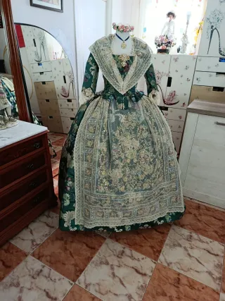 Traje de Fallera seda natural nuevo