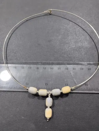 Gargantilla rígida plata con piedras turquesa