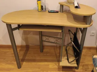 Escritorio madera y metal