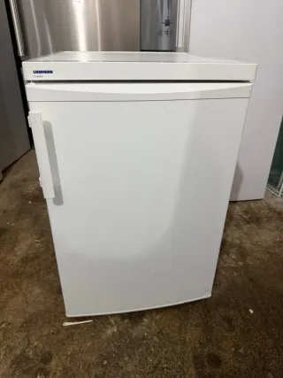 Nevera pequeña marca Liebherr a+ 85,cm x 60cm