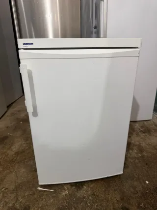 Nevera pequeña marca Liebherr a+ 85,cm x 60cm