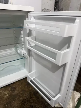 Nevera pequeña marca Liebherr a+ 85,cm x 60cm