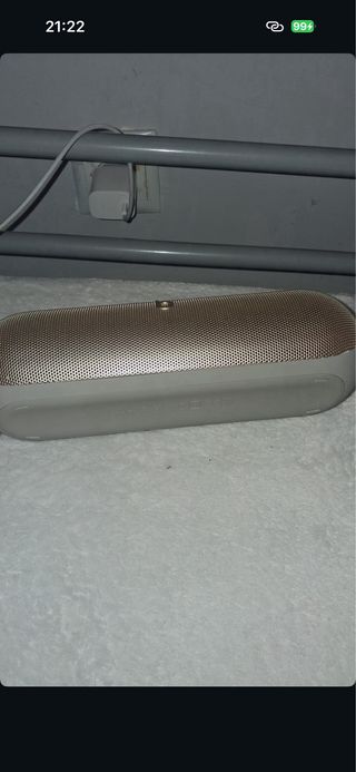 Altavoz Beats Pill Bluetooth Dorado y Blanco