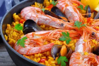Paella de marisco de casa a pedido