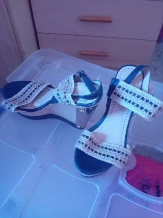 Sandalias de cuña mujer beige y negro