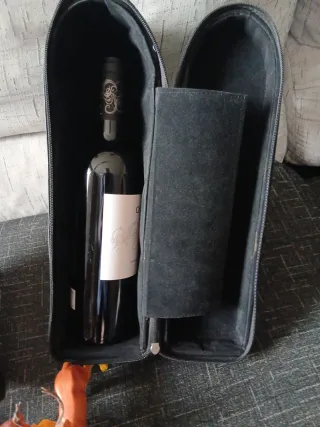 Botellero de piel con sacacorchos