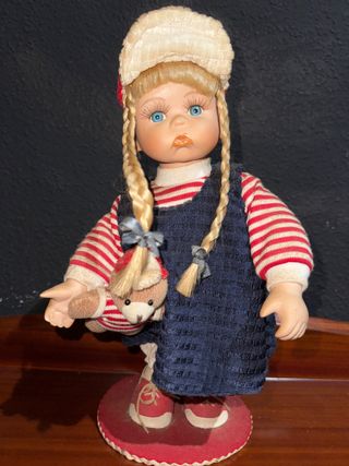 Muñeca cuerda de porcelana