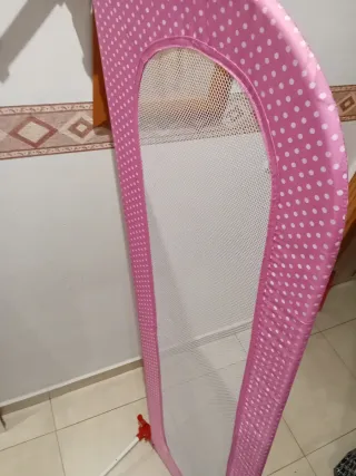 Barra de cama infantil rosa lunares