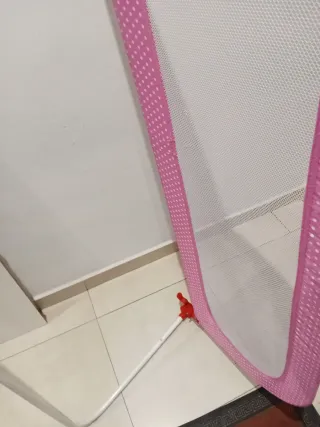 Barra de cama infantil rosa lunares