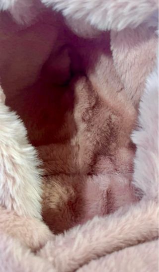 Cappello scaldacollo rosa in pelliccia sintetica