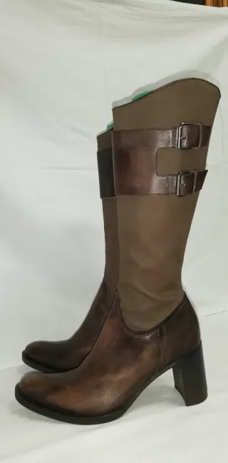 Botas altas Janet & Janet piel marrón hebillas