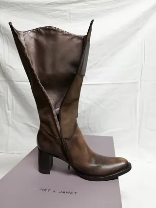 Botas altas Janet & Janet piel marrón hebillas