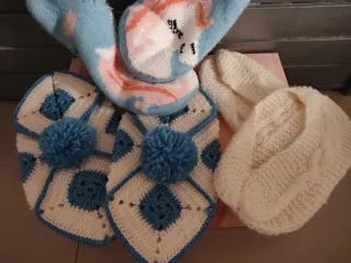 Zapatillas y patucos lana talla 36