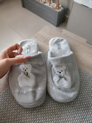 Zapatillas y patucos lana talla 36