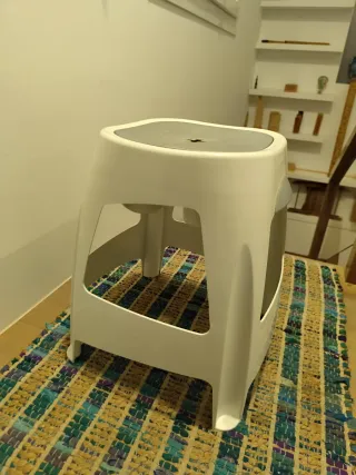 Banco de baño plástico con almacenaje