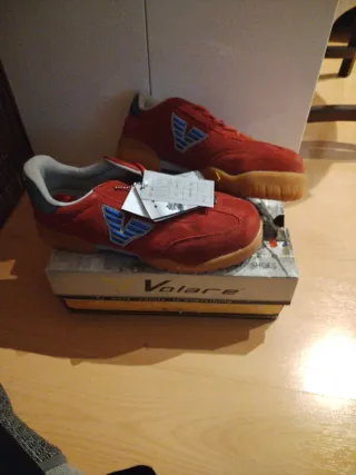 Zapatos de seguridad Volare rojos y azules
