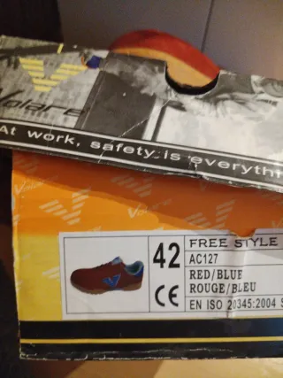 Zapatos de seguridad Volare rojos y azules