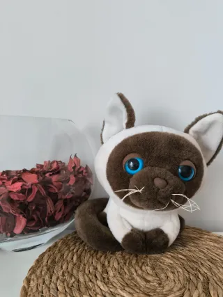 Peluche gato siamés ojos azules