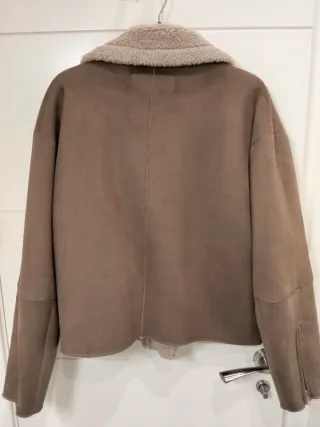 Cazadora efecto ante Zara talla M