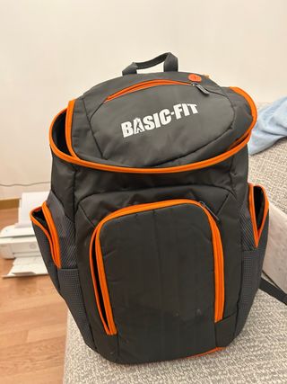 Mochila BASIC-FIT Negra y Naranja