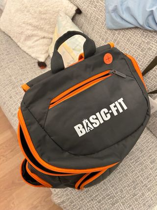 Mochila BASIC-FIT Negra y Naranja