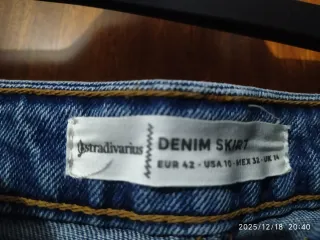 Falda vaquera midi con abertura