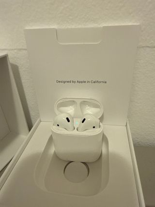 AirPods Apple