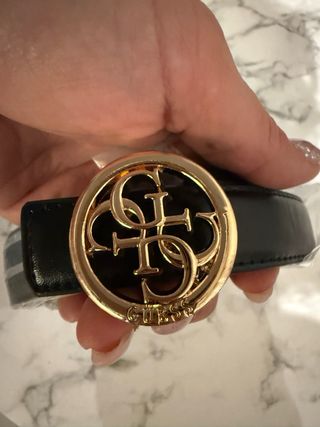 Cintura Guess pelle nera fibbia oro