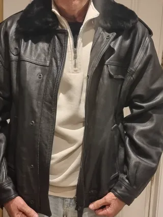 Cazadora de cuero negra