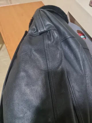 Cazadora de cuero negra