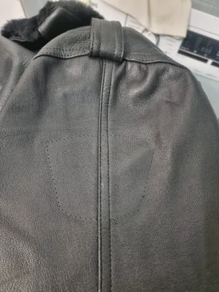 Cazadora de cuero negra