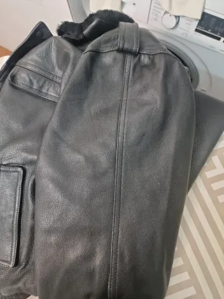 Cazadora de cuero negra