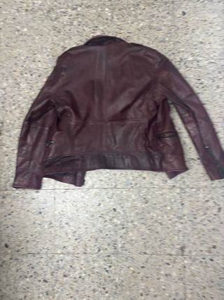 Chaqueta de cuero morada