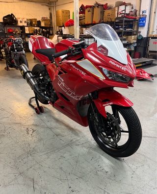 Kawasaki Ninja 400 circuito