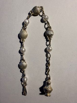 Pulsera conchas y perlas