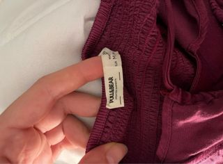 Top morado con tirantes y escote en V