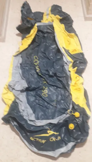 Barco hinchable con remos y bolsa