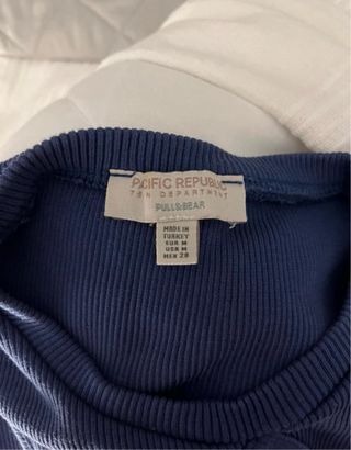 Top morado con abertura