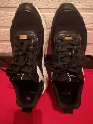 Zapatillas Uterqüe Negras y Blancas