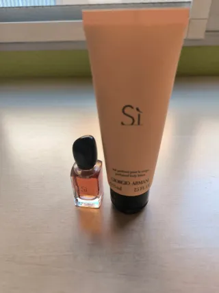 Neceser, perfume y loción corporal Armani Si