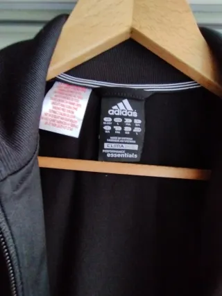 Chaqueta Adidas Negra con Llamas Rojas