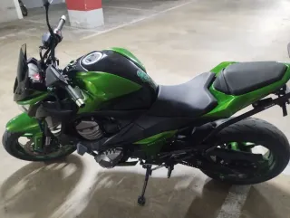Kawasaki Z800 ABS Verde y negra