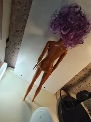Muñeca Barbie pelo morado